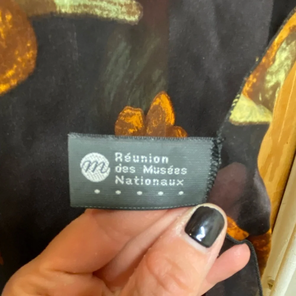 Reunion des musees nationaux floral scarf